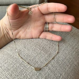 Simple gold Kendra Scott necklace